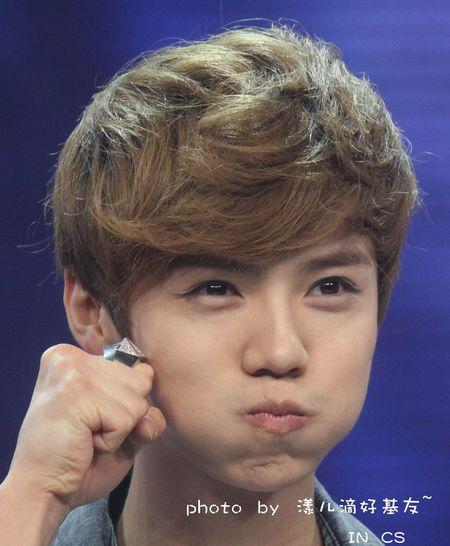 鹿晗照片高清,光影交织下的青春魅力